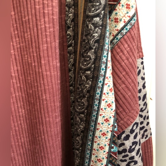 NWT GiGiO XL Patten Mix Top - Picture 6 of 7
